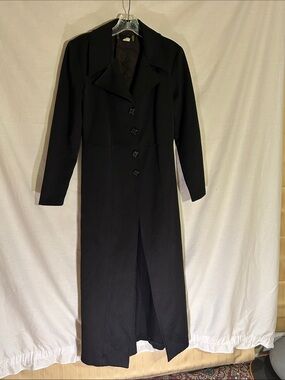 Long Black Button-Front Coat with Tailored Collar